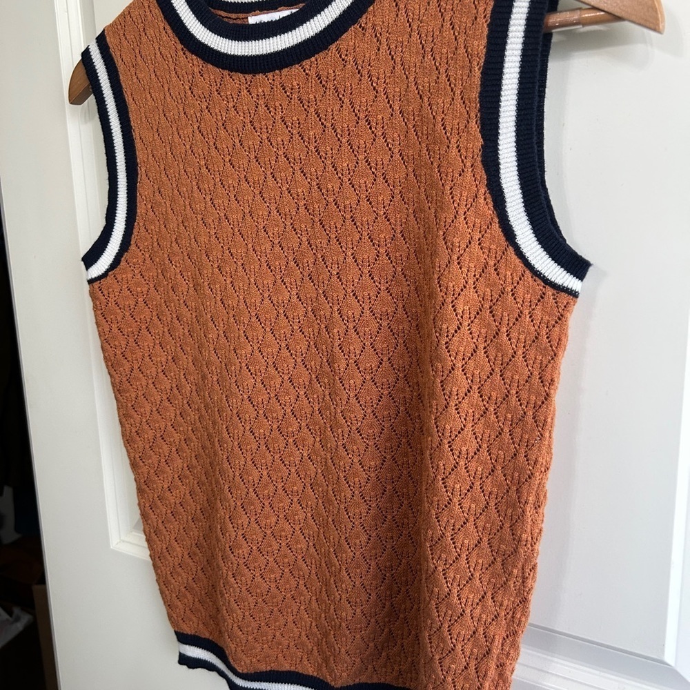 Like new size S Pointelle sweater vest sleeveless top in a gorgeous rust shade - Picture 3 of 10